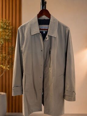 Micheal kors Men’s Lightweight Taupe Rain Jacket / Car Coat – Size Medium